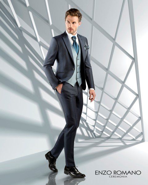 Disponemos de mas de 15 modelos distintos para alquilar trajes de novio.Si no quieres comprar tienes una opurtinidad magnifica para ese día tan especial.
Todos nuestros trajes de novio en alquiler y padrino los tienes disponibles en tienda para que te puedas probar!!